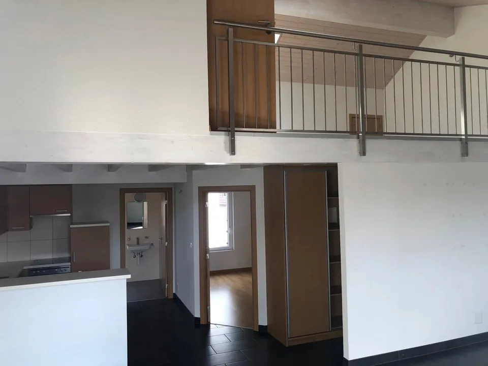 Appartement de 3,5 pièces en duplex au 4ème étage avec balcon et vue sur jardin et montagnes. – photo 4 sur 10