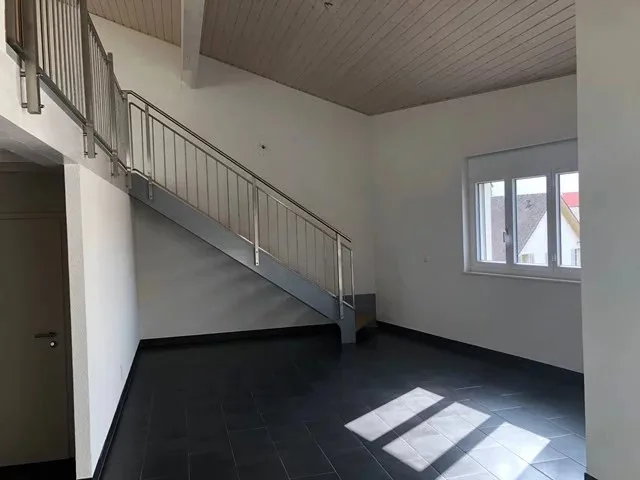 Appartement de 3,5 pièces en duplex au 4ème étage avec balcon et vue sur jardin et montagnes. – photo 3 sur 10
