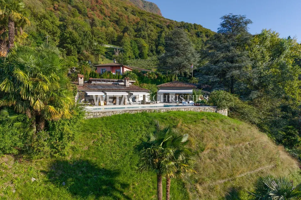 Villa méditerranéenne élégante avec piscine, pool house & vue spectaculaire sur le lac à vendre à Lugano-Pugerna – photo 2 sur 13