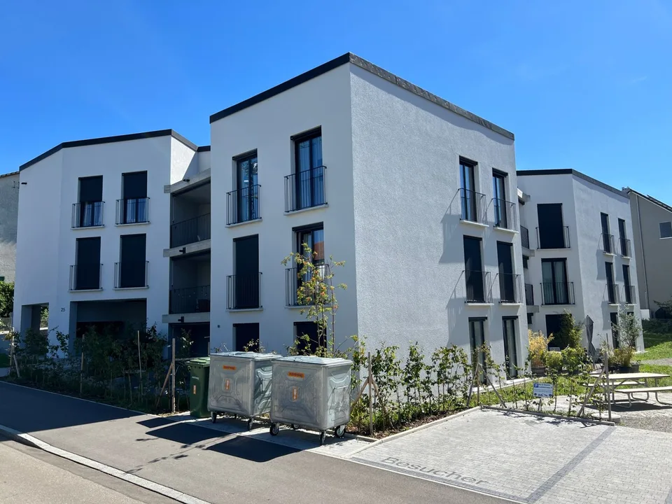 Moderne Wohnung mit zwei Badezimmern, Waschturm und Balkon – Foto 8 von 8
