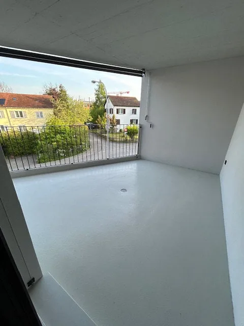 Moderne Wohnung mit zwei Badezimmern, Waschturm und Balkon – Foto 7 von 8