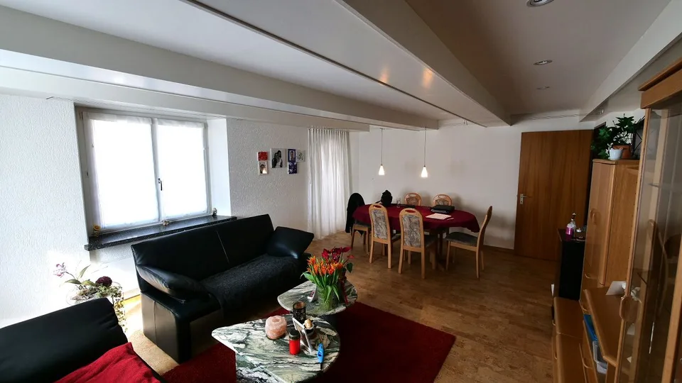 5,5 camere, spazioso, posizione tranquilla, accessibile e con molto potenziale – foto 6 di 20