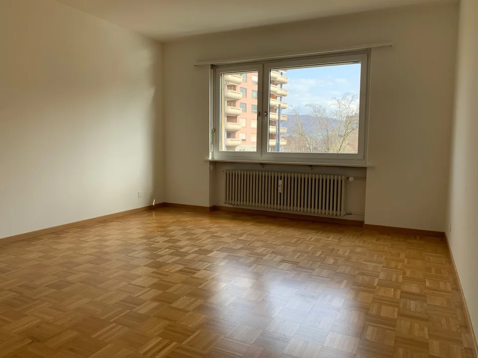 Grosse, ruhige 4-Zi-Whg mit eigenem Waschturm im Zentrum von Reinach – Foto 7 von 13
