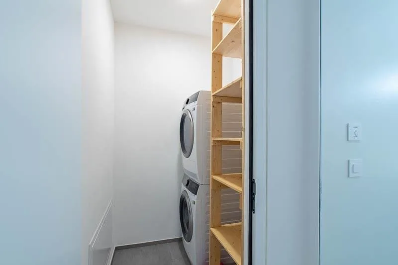 Appartement exclusif 2.5 pièces avec vue sur le lac et espace de jardin – photo 9 sur 10