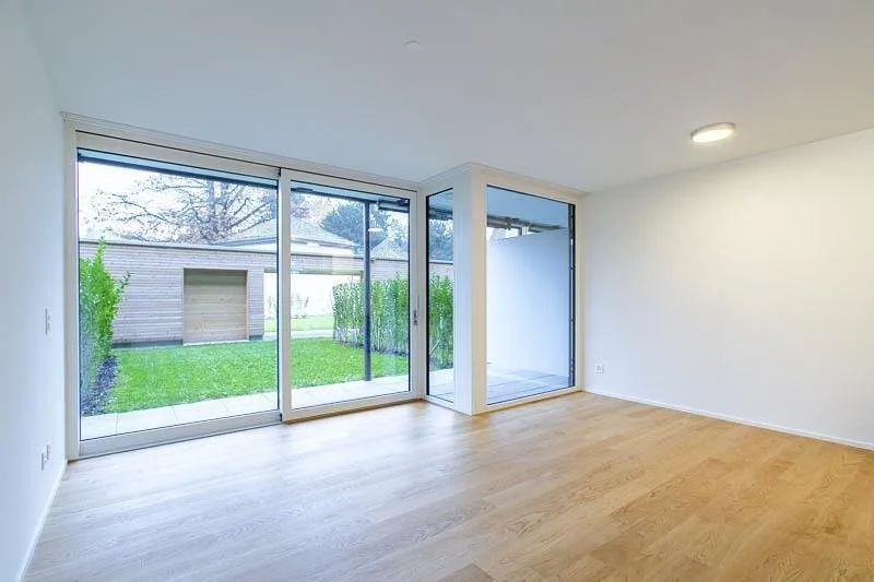 Appartement exclusif 2.5 pièces avec vue sur le lac et espace de jardin – photo 2 sur 10