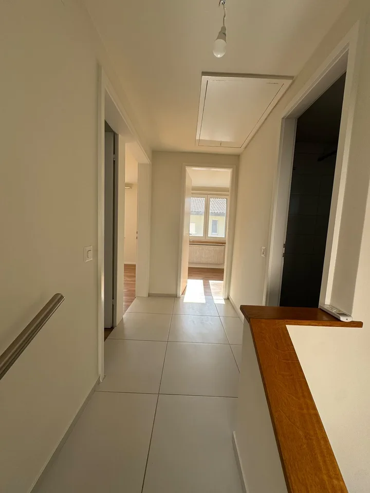 Saniertes Einfamilienhaus mit 6.5 Zimmern und guter Lage – Foto 12 von 24