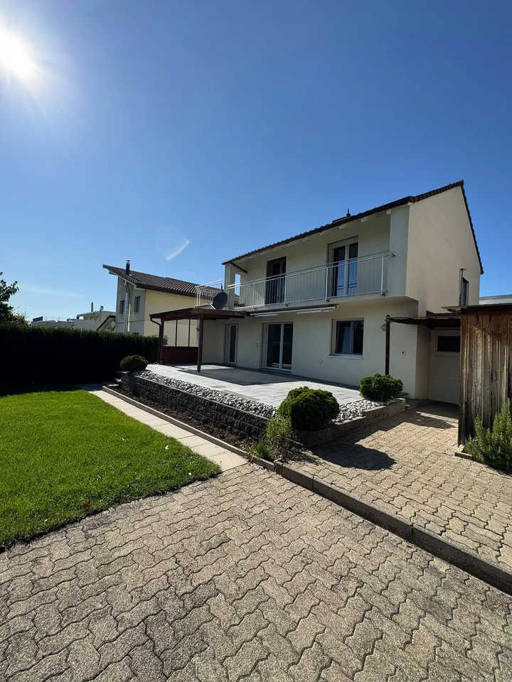Saniertes Einfamilienhaus mit 6.5 Zimmern und guter Lage – Foto 3 von 24