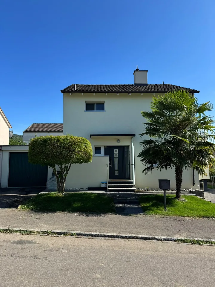 Saniertes Einfamilienhaus mit 6.5 Zimmern und guter Lage – Foto 2 von 24
