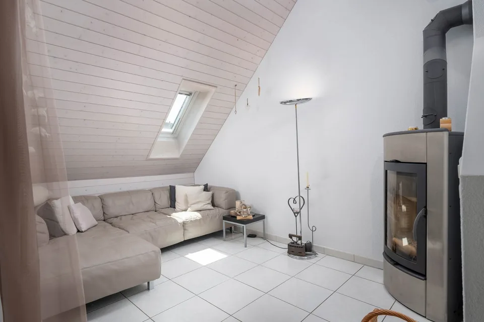 Charmante 6.5-Zimmer-Dachmaisonette! – Foto 5 von 13