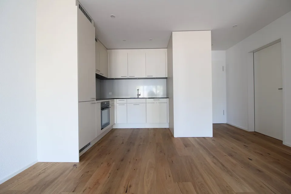 Moderne 2.5 Zimmer-Neubauwohnung mit grossem Sitzplatz in Wängi – Foto 2 von 6