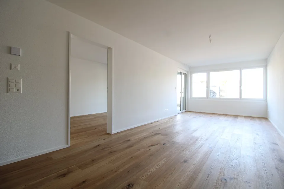 Moderne 2.5 Zimmer-Neubauwohnung mit grossem Sitzplatz in Wängi – Foto 3 von 6