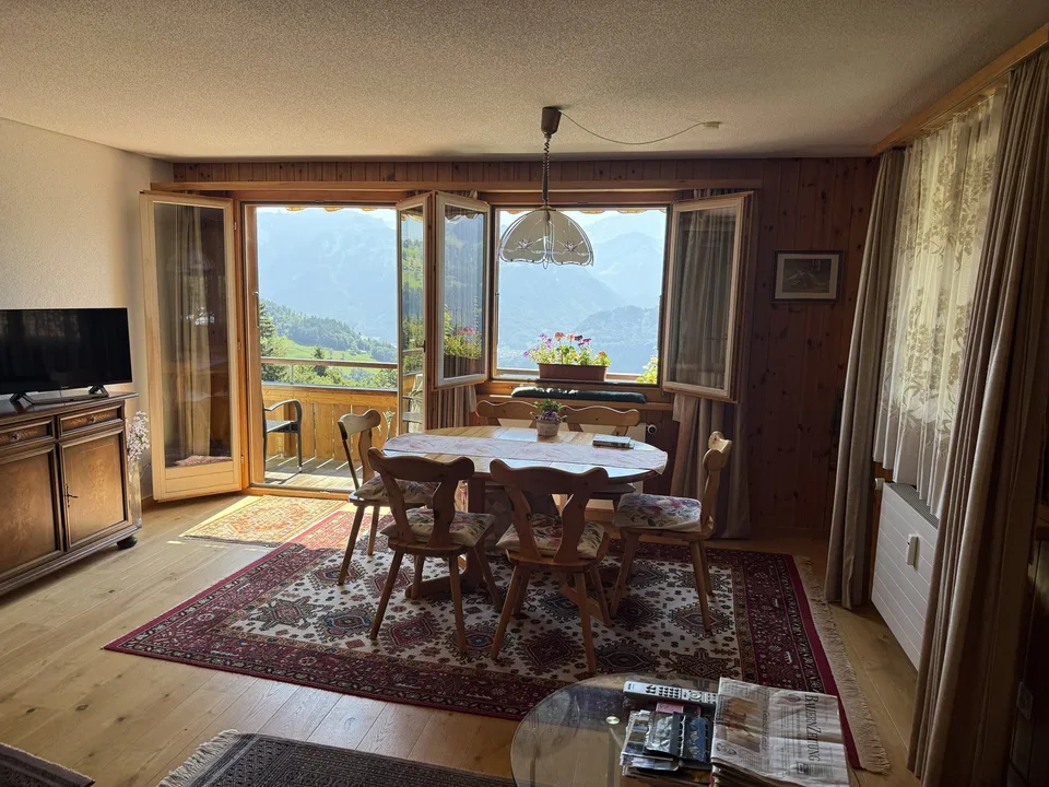 Charmant appartement de 3,5 pièces au dernier étage avec vue imprenable à Beatenberg – photo 14 sur 23