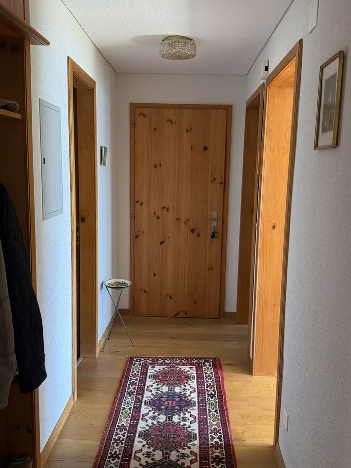 Charmant appartement de 3,5 pièces au dernier étage avec vue imprenable à Beatenberg – photo 11 sur 23