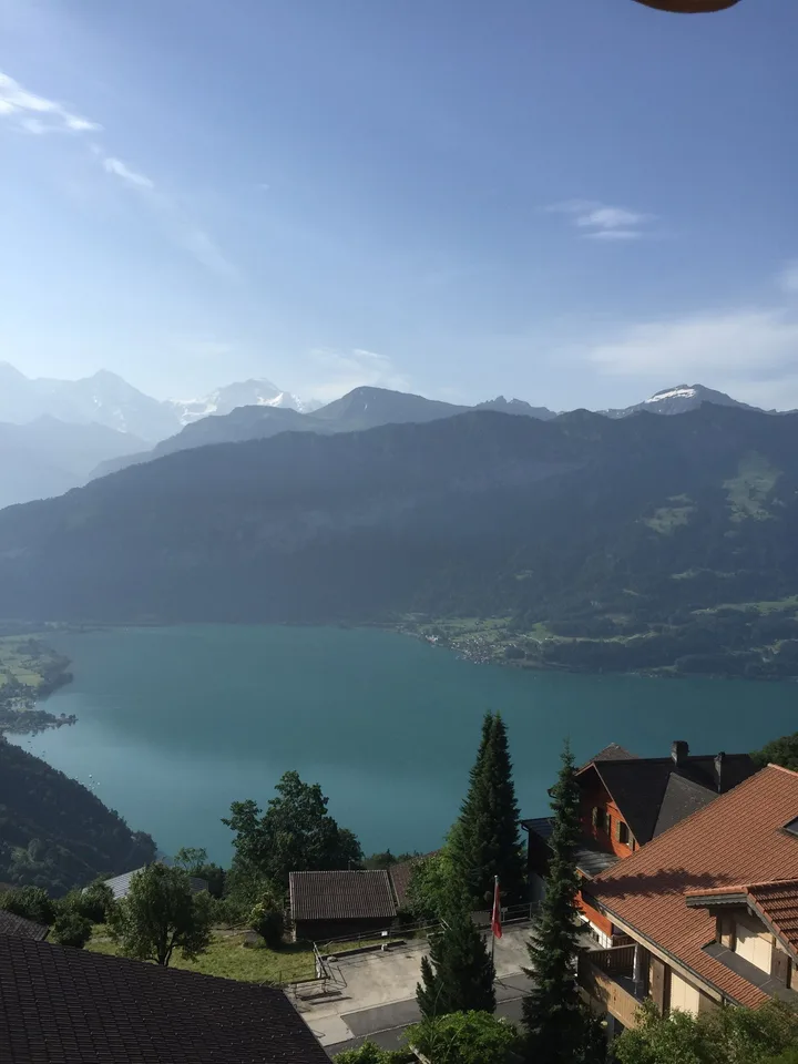 Charmant appartement de 3,5 pièces au dernier étage avec vue imprenable à Beatenberg – photo 21 sur 23