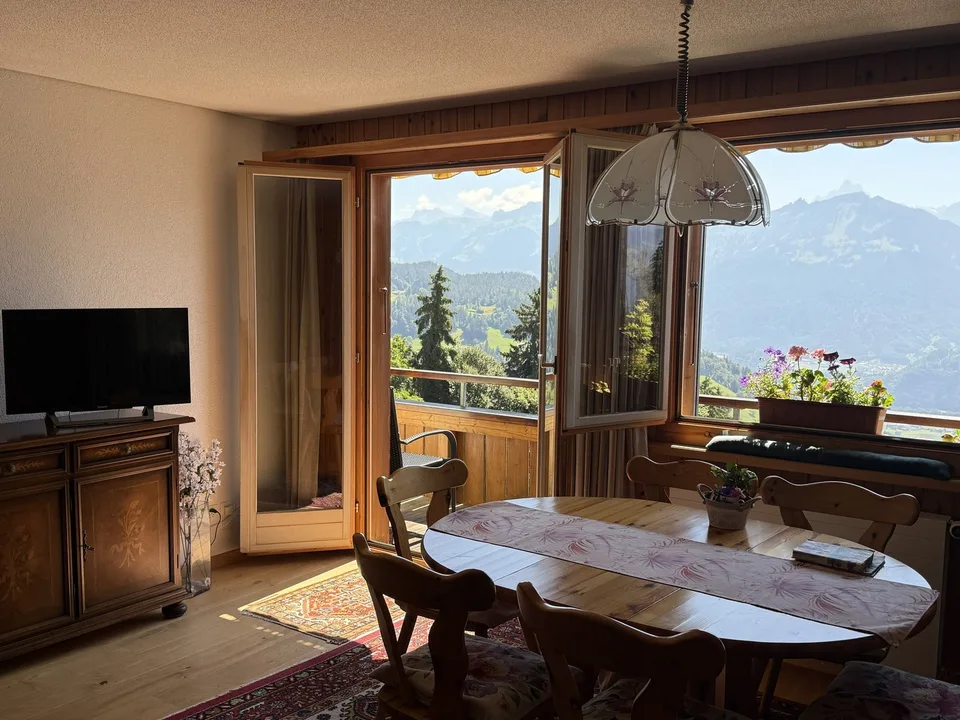 Charmant appartement de 3,5 pièces au dernier étage avec vue imprenable à Beatenberg – photo 15 sur 23