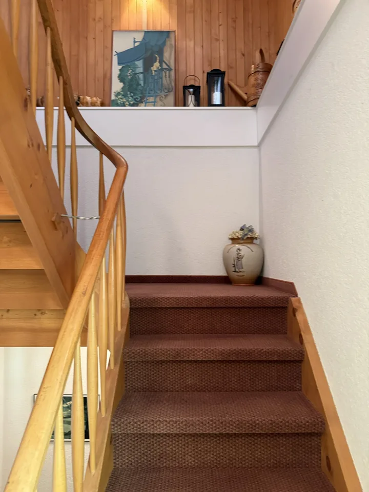 Charmant appartement de 3,5 pièces au dernier étage avec vue imprenable à Beatenberg – photo 18 sur 23