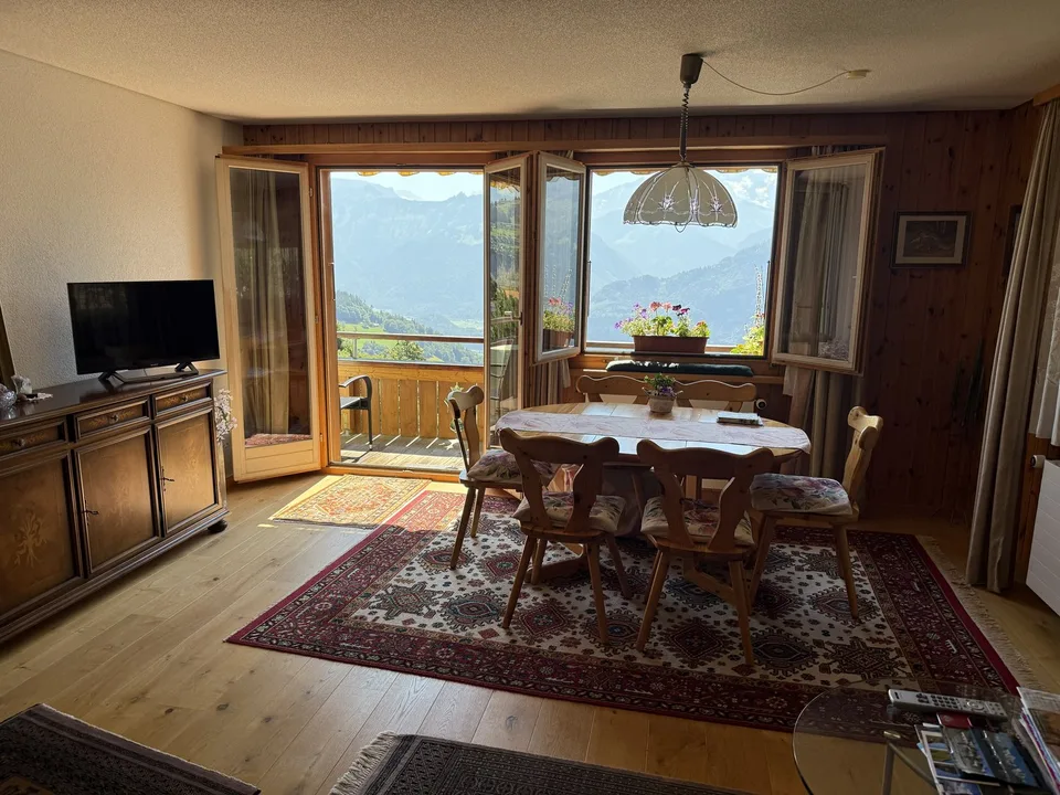 Charmant appartement de 3,5 pièces au dernier étage avec vue imprenable à Beatenberg – photo 16 sur 23