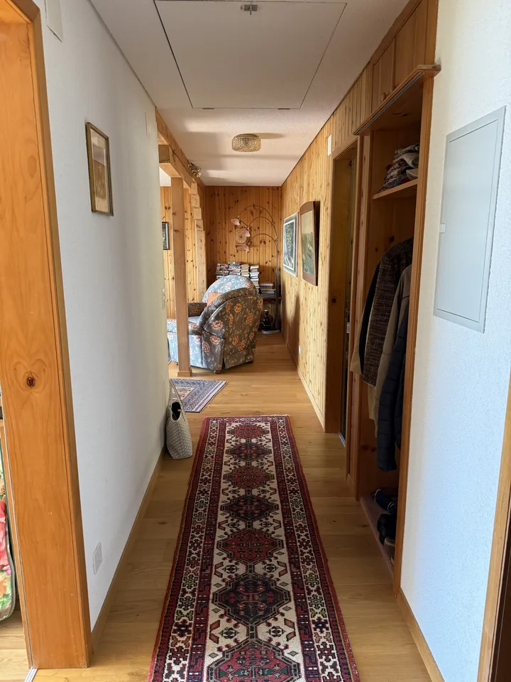 Charmant appartement de 3,5 pièces au dernier étage avec vue imprenable à Beatenberg – photo 8 sur 23