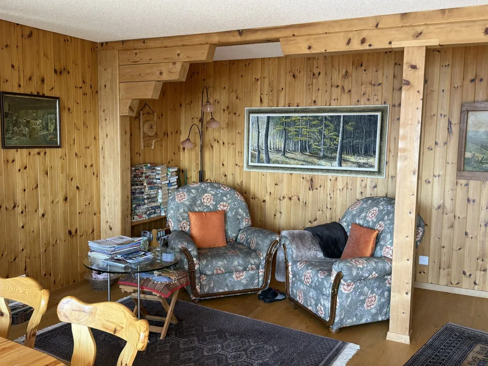 Charmant appartement de 3,5 pièces au dernier étage avec vue imprenable à Beatenberg – photo 13 sur 23