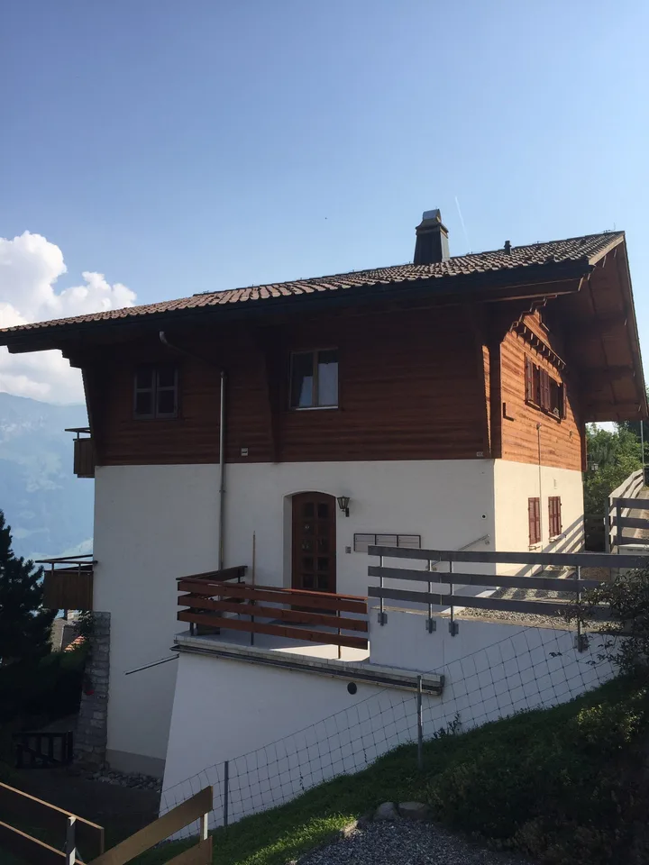 Charmant appartement de 3,5 pièces au dernier étage avec vue imprenable à Beatenberg – photo 23 sur 23