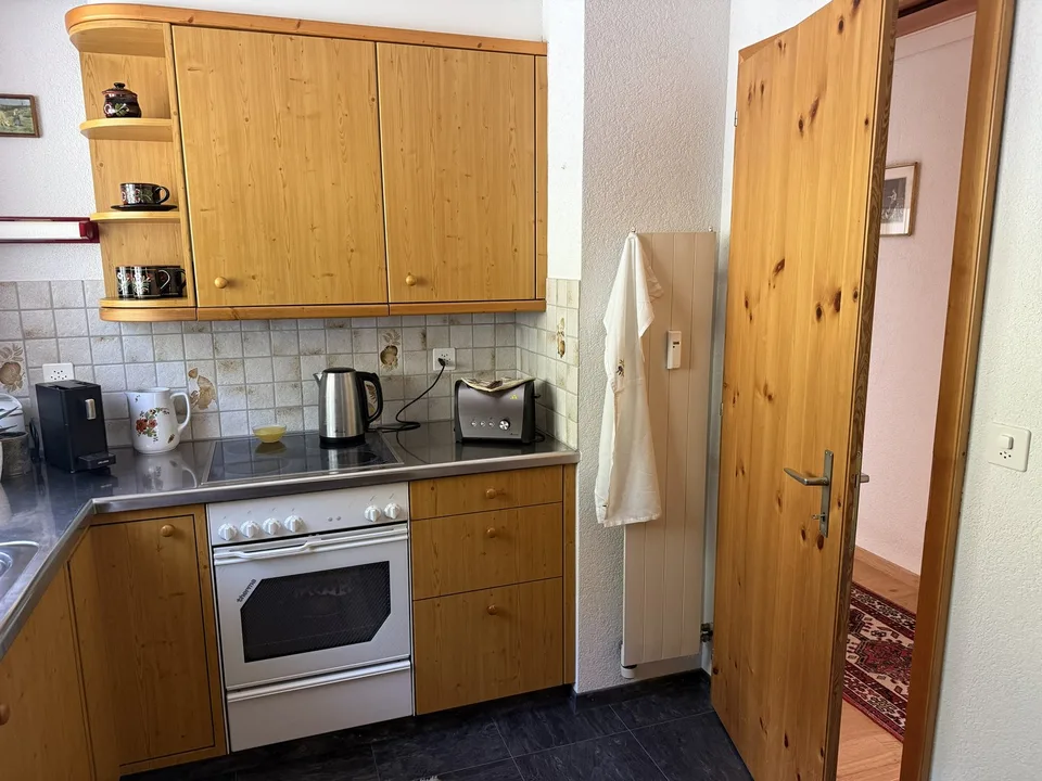 Charmant appartement de 3,5 pièces au dernier étage avec vue imprenable à Beatenberg – photo 7 sur 23