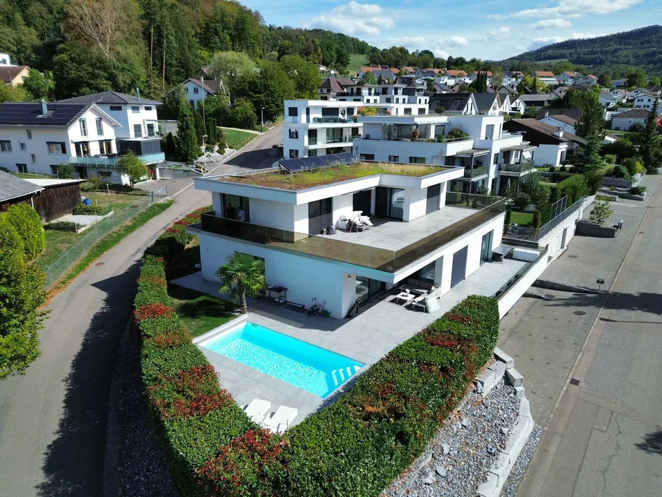 Villa di 7,5 locali con piscina e offerta di spazi generosi – foto 2 di 21