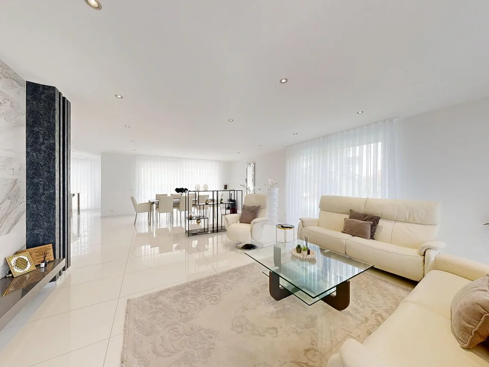 Villa di 7,5 locali con piscina e offerta di spazi generosi – foto 3 di 21