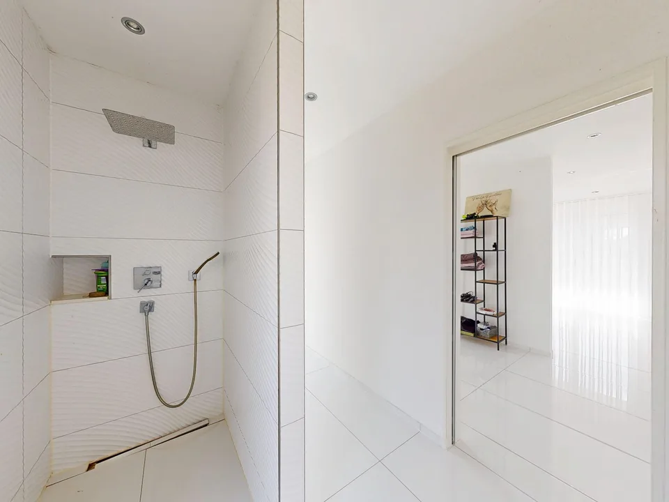 Villa di 7,5 locali con piscina e offerta di spazi generosi – foto 18 di 21