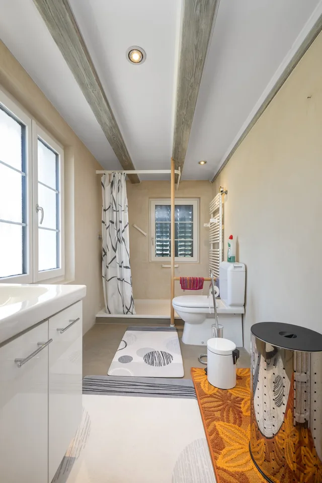 Inviting single-family house with development potential – photo 7 of 10