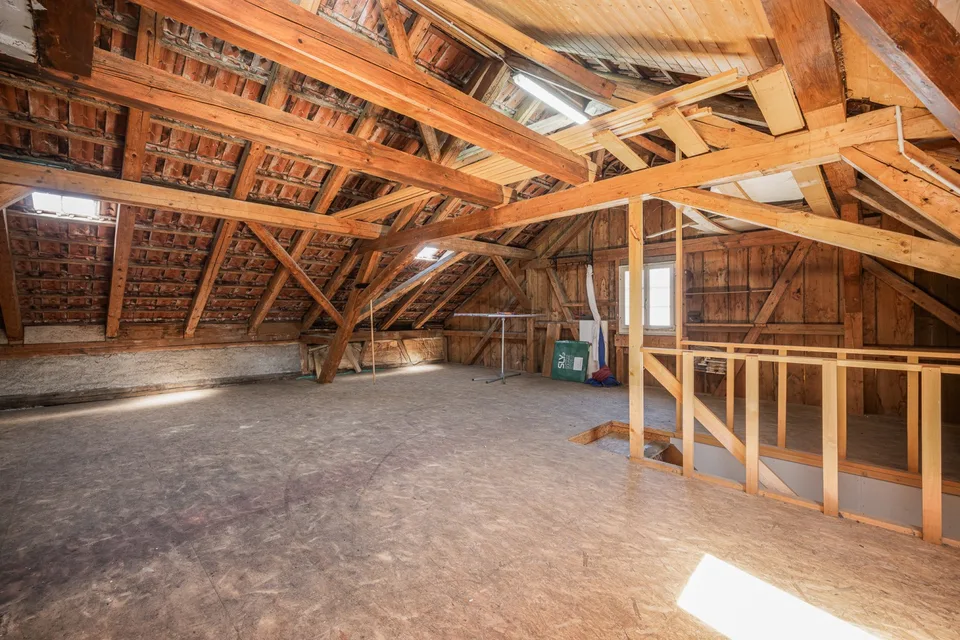 Inviting single-family house with development potential – photo 8 of 10