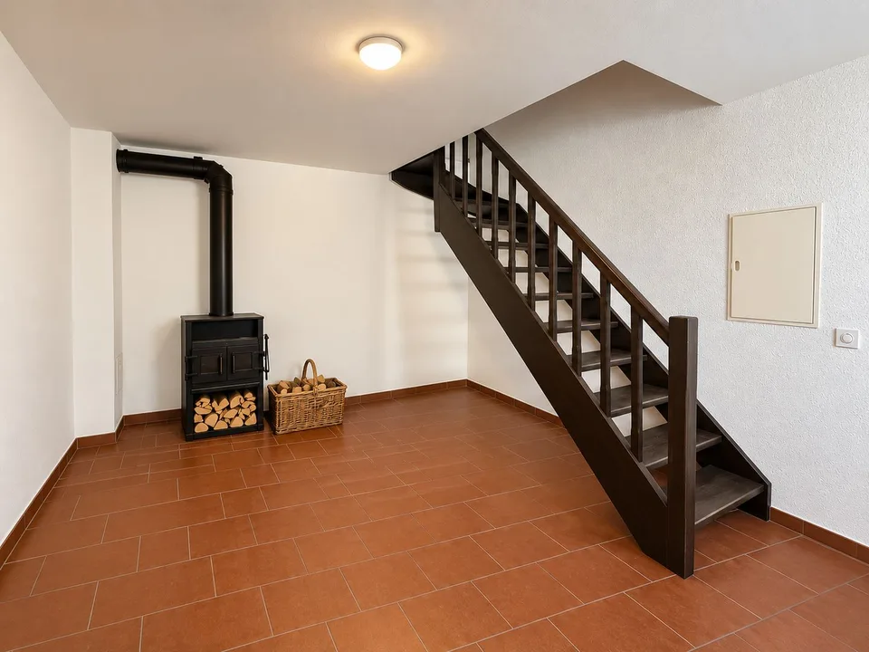 Charmante 2.5-Zimmer-Duplexwohnung mit Atelier/Studio im Dorfzentrum von Novaggio – Foto 2 von 4