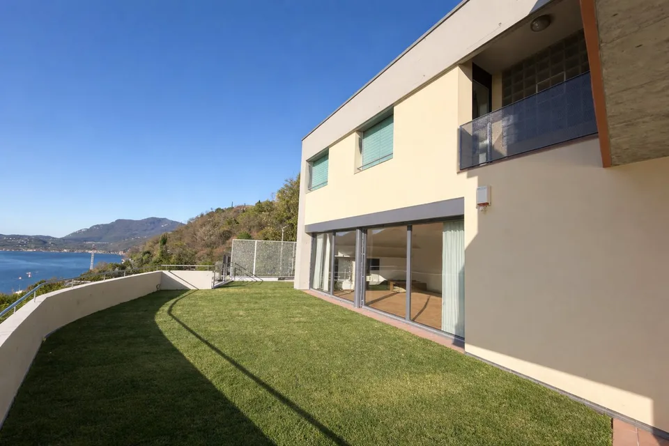 Detached house with lake view – photo 5 of 13