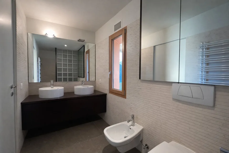 Detached house with lake view – photo 11 of 13