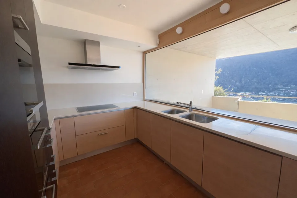 Detached house with lake view – photo 7 of 13