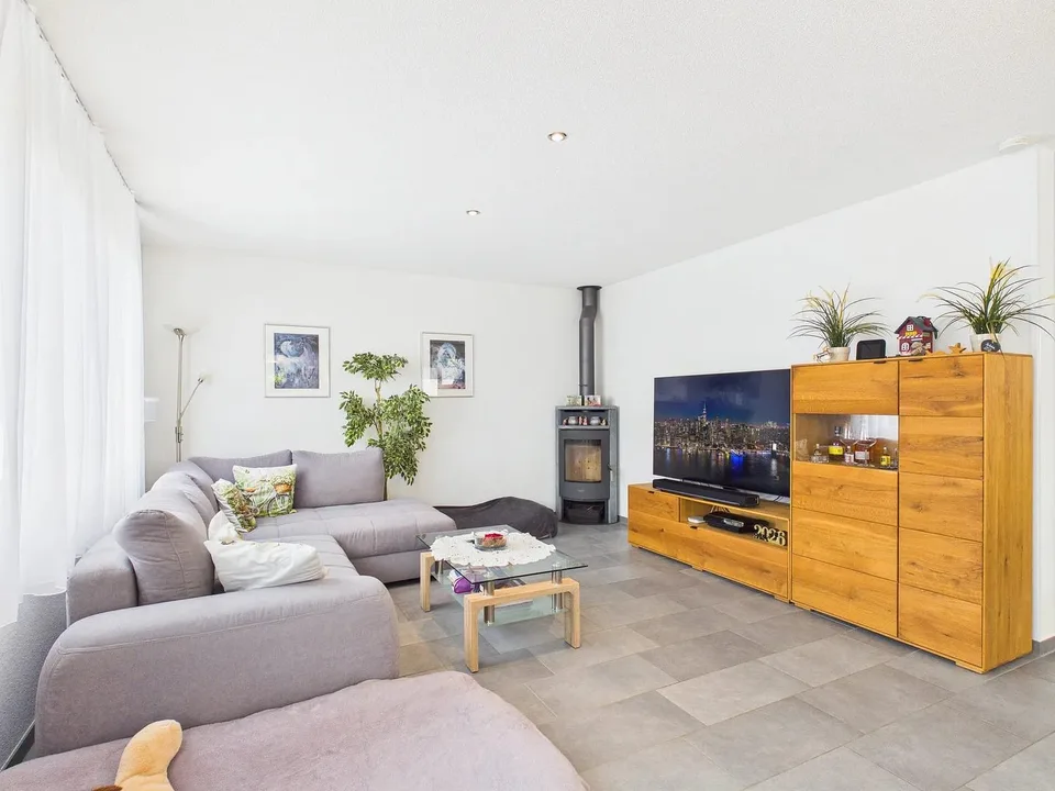 Modernes Einfamilienhaus mit Garten und schöner Weitsicht in Wolfwil – Foto 11 von 13
