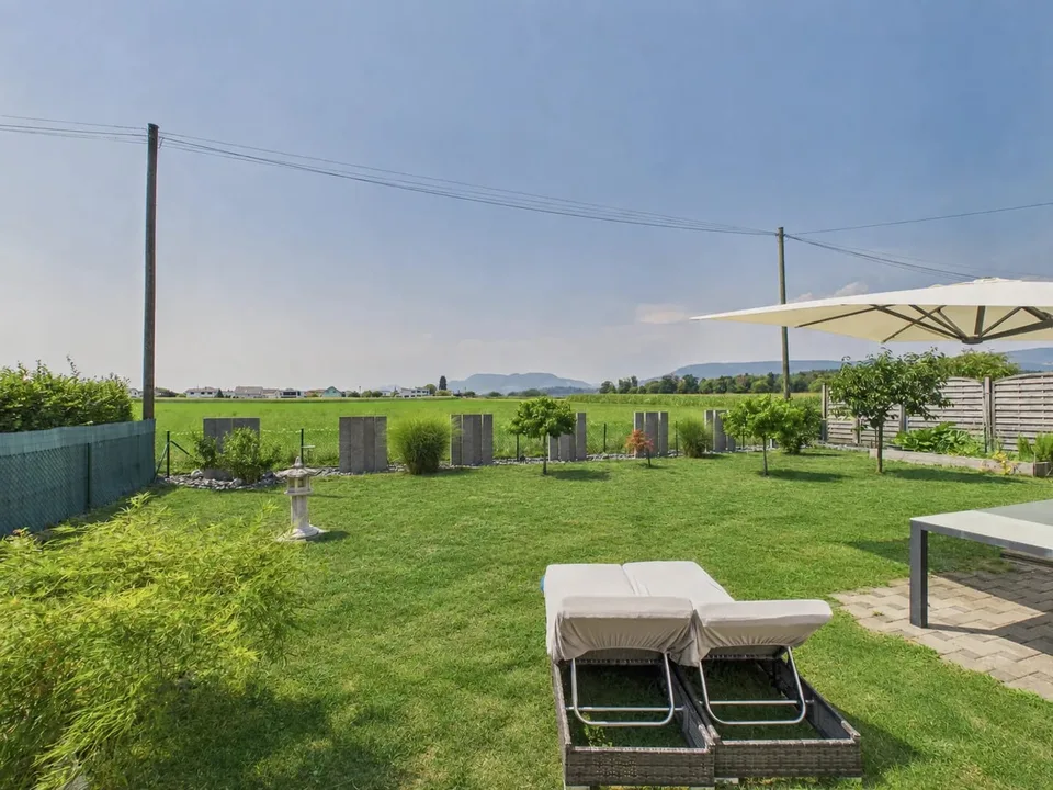 Modernes Einfamilienhaus mit Garten und schöner Weitsicht in Wolfwil – Foto 10 von 13