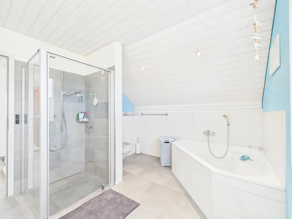 Modernes Einfamilienhaus mit Garten und schöner Weitsicht in Wolfwil – Foto 8 von 13