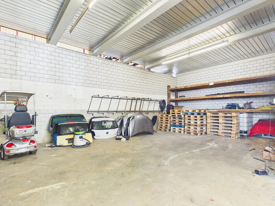 Hall avec 4 pièces (environ 350 m²) - idéal comme garage/atelier à Rafz – photo 9 sur 10