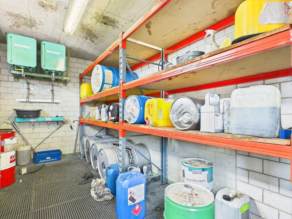 Hall avec 4 pièces (environ 350 m²) - idéal comme garage/atelier à Rafz – photo 8 sur 10