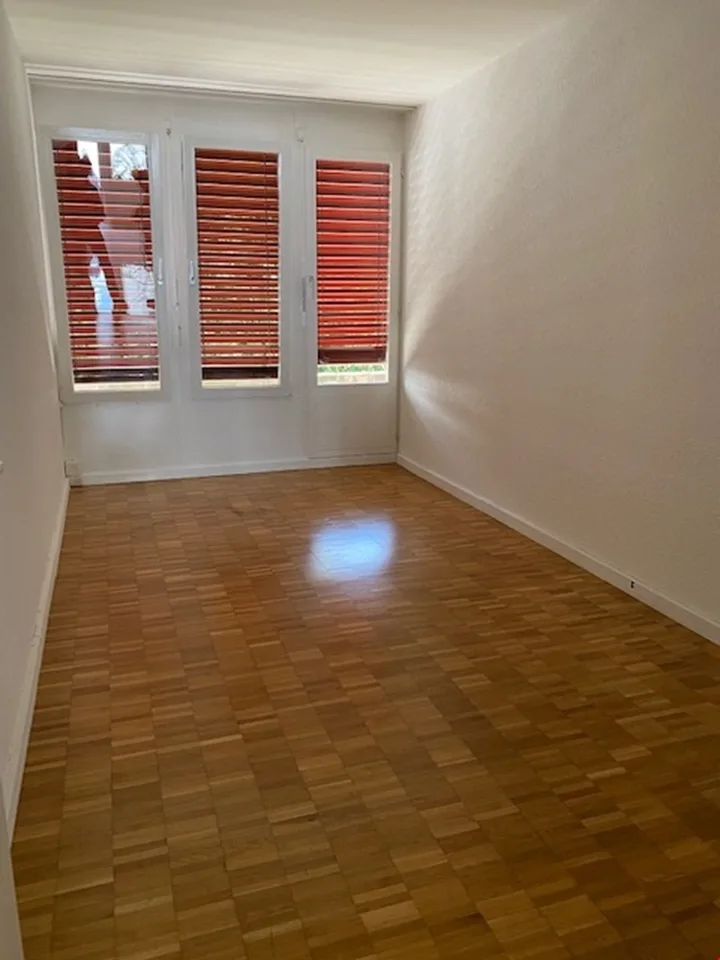 Appartement 4,5 pièces au 3e étage avec balcon dans le centre-ville – photo 9 sur 10