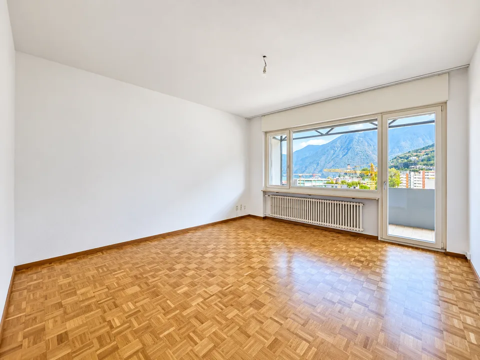 Lugano: Appartement de 2.5 pièces rénové au dernier étage avec vue splendide sur le lac – photo 3 sur 9