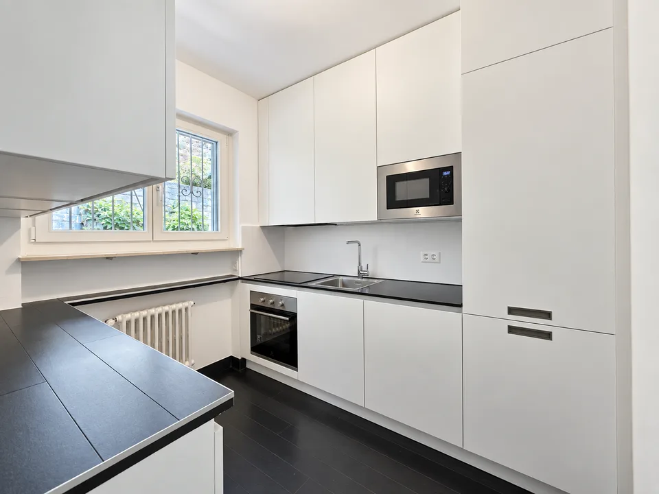 Lugano: Appartement de 2.5 pièces rénové au dernier étage avec vue splendide sur le lac – photo 6 sur 9