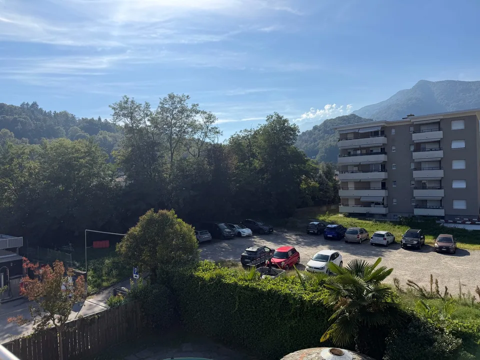 Appartement lumineux de 5.5 pièces à Losone, Tessin – photo 3 sur 9