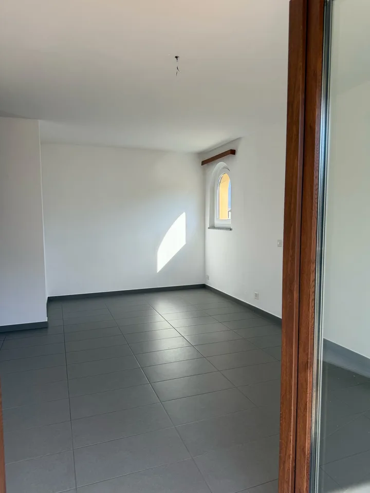 Appartement lumineux de 5.5 pièces à Losone, Tessin – photo 4 sur 9