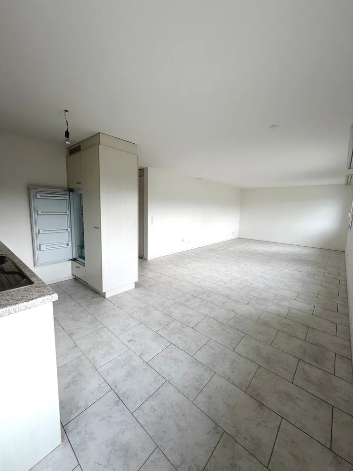 Appartement de 2,5 pièces lumineux et centralement situé directement à la gare de Brügg – photo 3 sur 17