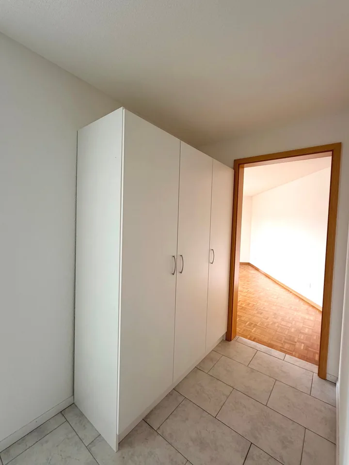 Appartement de 2,5 pièces lumineux et centralement situé directement à la gare de Brügg – photo 6 sur 17