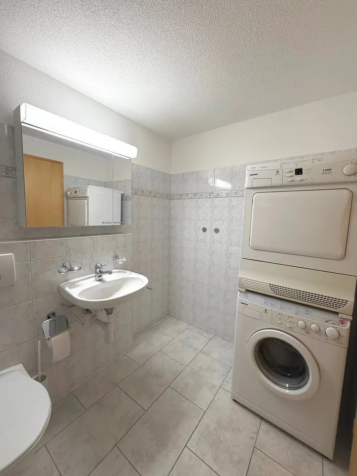 Appartement de 2,5 pièces lumineux et centralement situé directement à la gare de Brügg – photo 8 sur 17