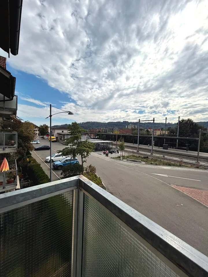 Appartement de 2,5 pièces lumineux et centralement situé directement à la gare de Brügg – photo 12 sur 17