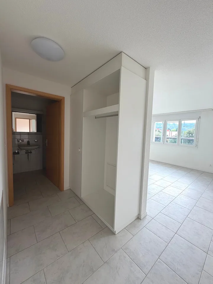 Appartement de 2,5 pièces lumineux et centralement situé directement à la gare de Brügg – photo 7 sur 17