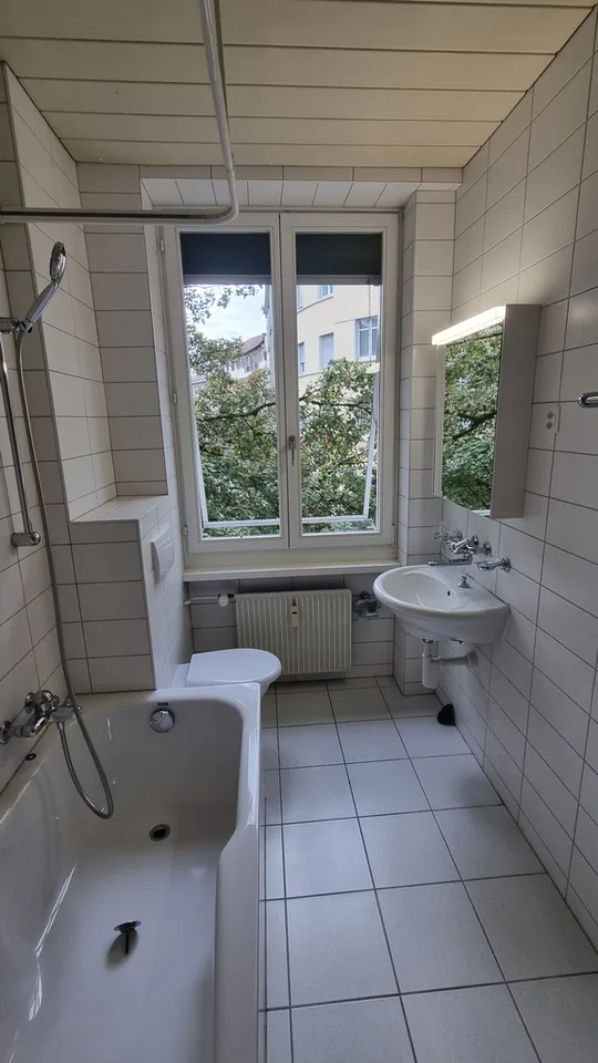 Appartamento luminoso 3.5 locali con ampio balcone & cucina abitabile accogliente – foto 4 di 10